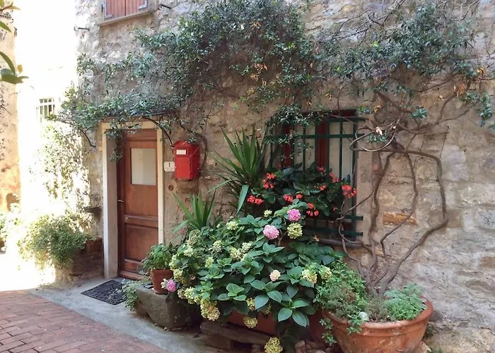 La Casa Di Mezzo - The Middle House